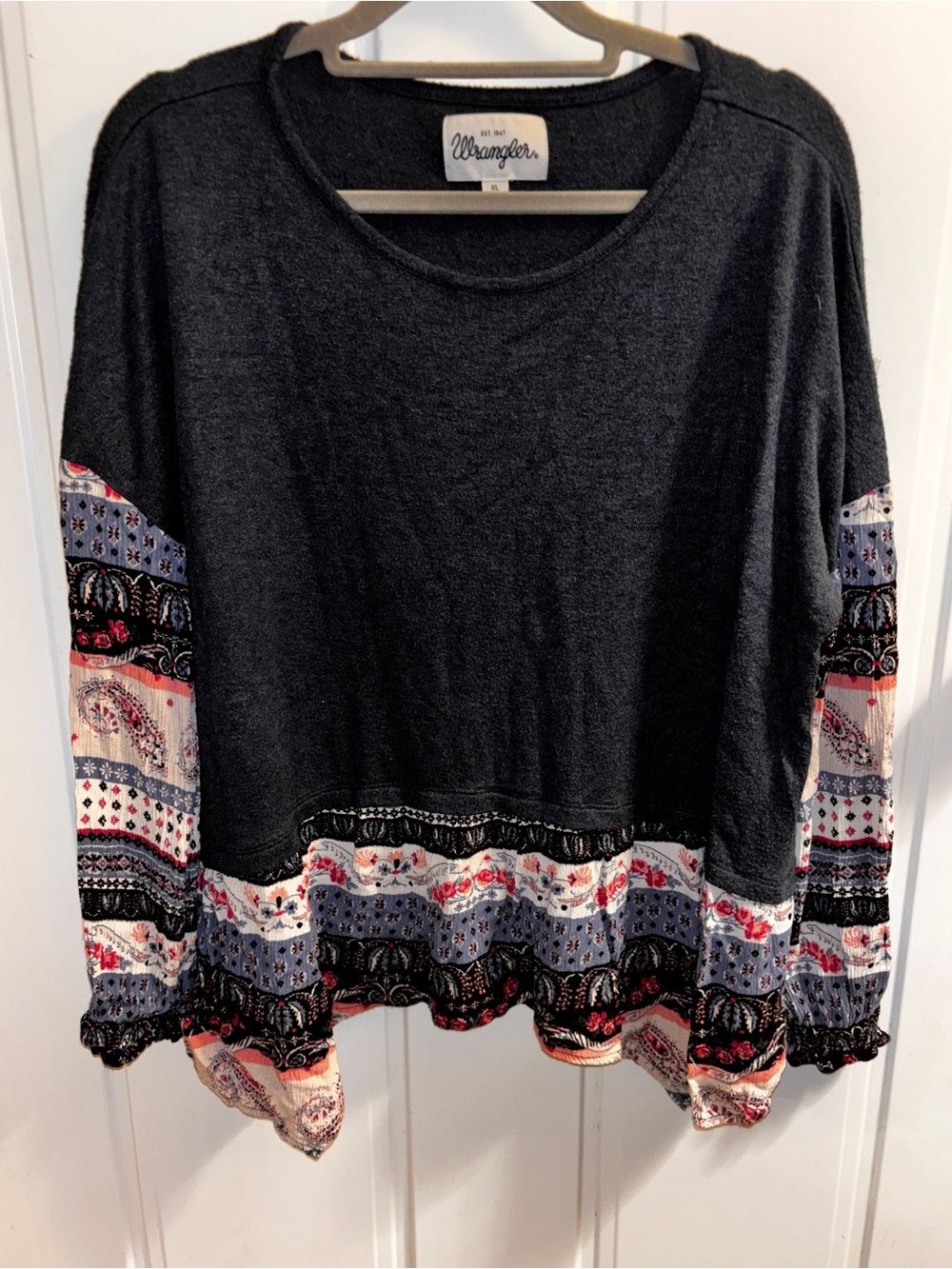 Wrangler XL Black Long-Sleeve Boho Print Hem Top